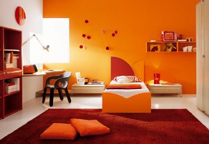 Orange im Innenraum