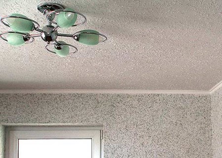 flüssige Tapete an der Decke - Foto