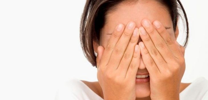 Schwarze Punkte vor deinen Augen: Sind sie gefährlich?