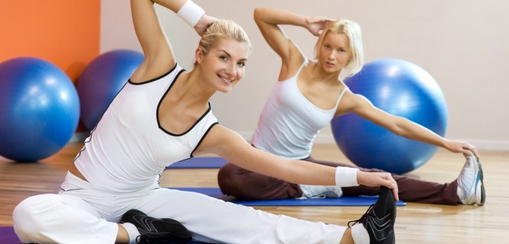 Mädchen im Fitnessstudio