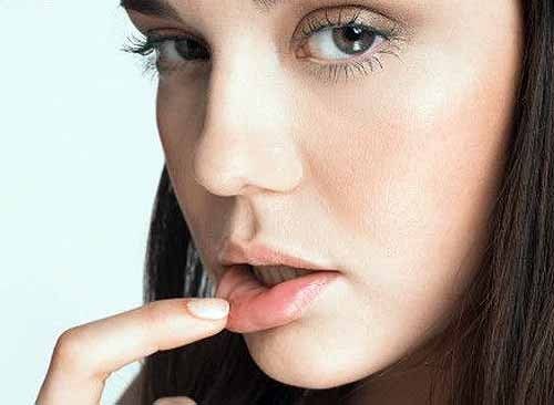 Rezepte zur Behandlung von Erkältungen auf den Lippen