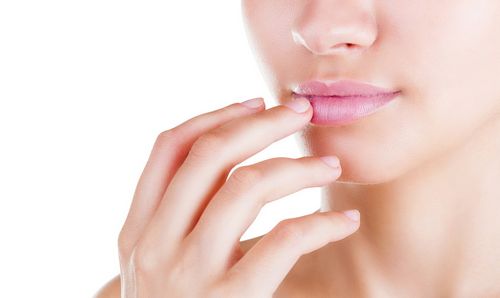  Eine schnelle und effektive Behandlung von Erkältungen auf den Lippen: einfache Rezepte