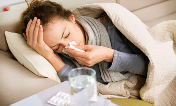 Behandlung von Influenza und SARS bei Erwachsenen zu Hause: kostengünstige Medikamente und Volksheilmittel. Der Rat von Doktor Komarovsky zur Behandlung der Influenza bei Kindern