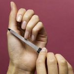 Behandlung von Nägeln an Händen Behandlung von Nägeln an Händen