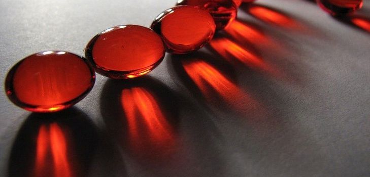 Vitamin A in Kapseln ist ein wichtiger Bestandteil im Körper